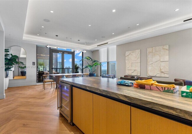 Building Photo - 121 NE 5th St