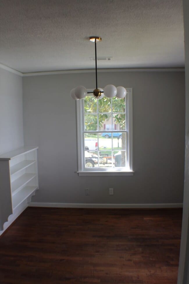 Building Photo - Your Cottage Awaits!