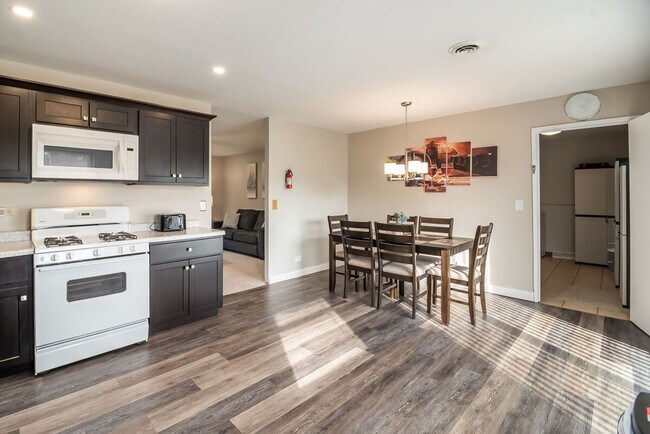 Building Photo - 15133 Huntington Ct