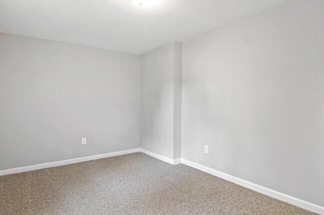 Building Photo - Coming Soon! Spacious 3 Bedroom, 1 Bath Ho...