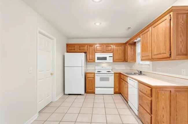 Building Photo - 1480 E Masonic Dr