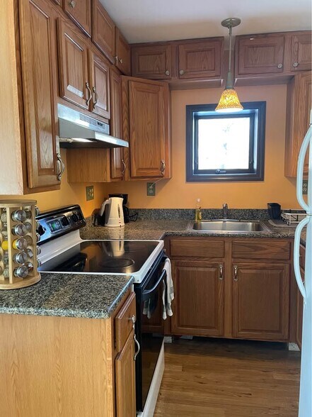 Building Photo - 16 Bonticou View Dr