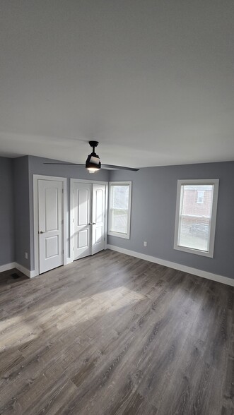 Master Bedroom - 594 E Sycamore St