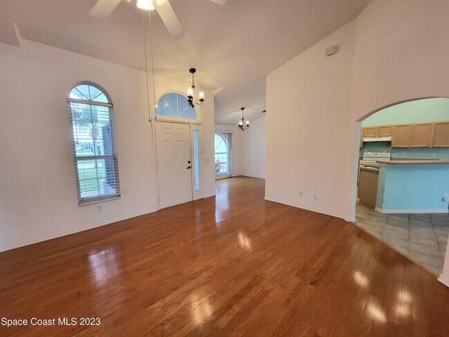 Building Photo - 1573 Laramie Cir