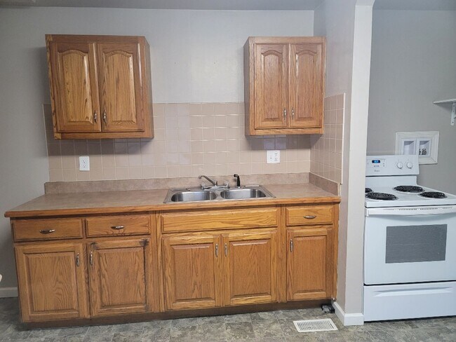 Building Photo - N 3rd Duplex