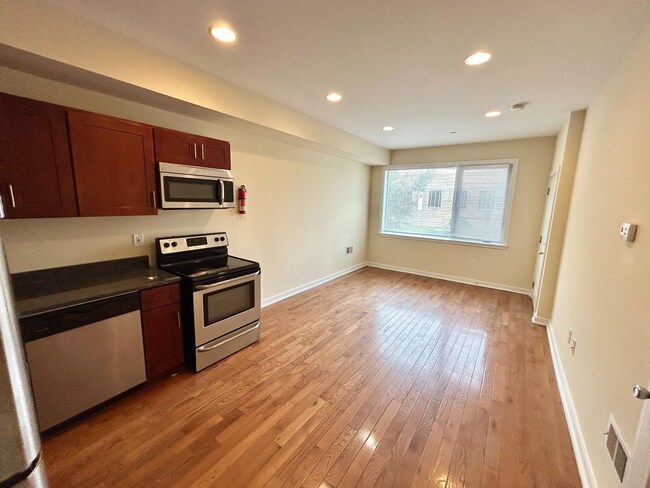 Building Photo - 332 N 41st St