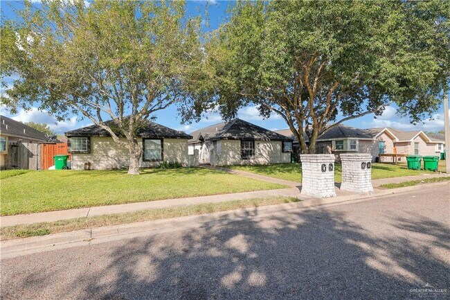 Primary Photo - 18 S Dahlia St