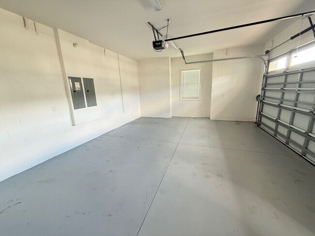 Building Photo - 5/4 spacious Saint Cloud Home