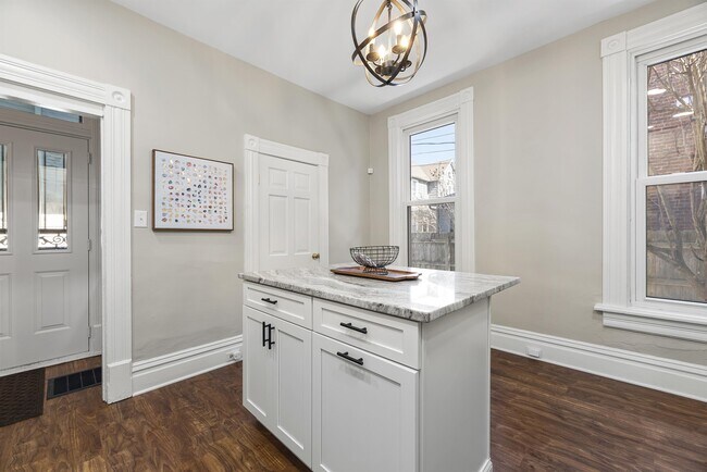 Building Photo - 374 E Whittier St