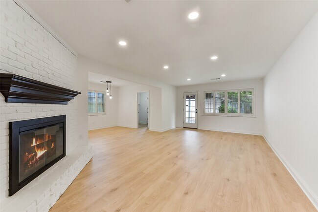 Building Photo - 5946 Valkeith Dr