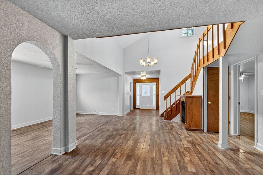 Building Photo - 606 N Miller St