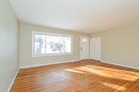 Building Photo - 722 W James St