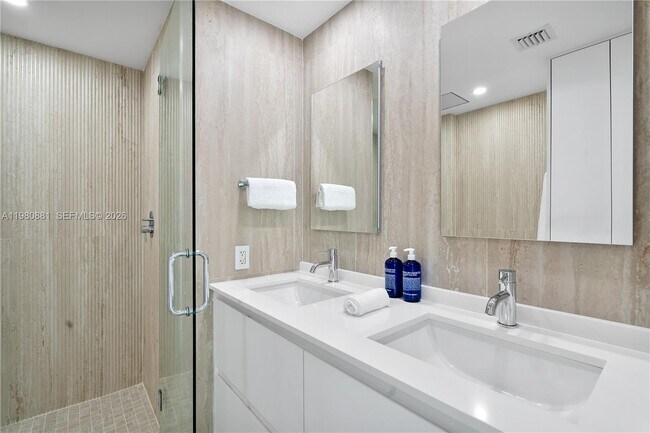 Building Photo - 828 3rd St