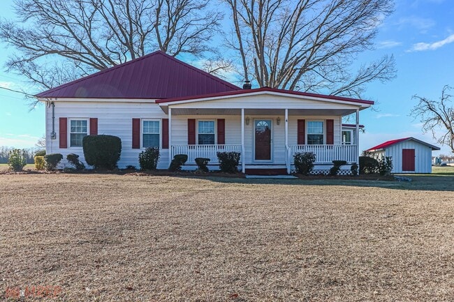 Building Photo - RENOVATED FARMHOUSE in Mt. Olive!