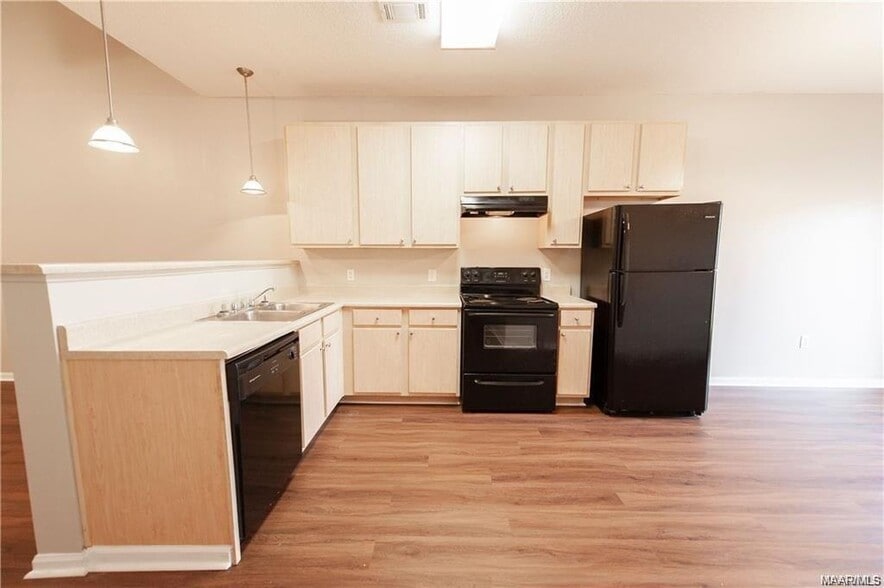 Building Photo - 133 Pine Meadows Cir