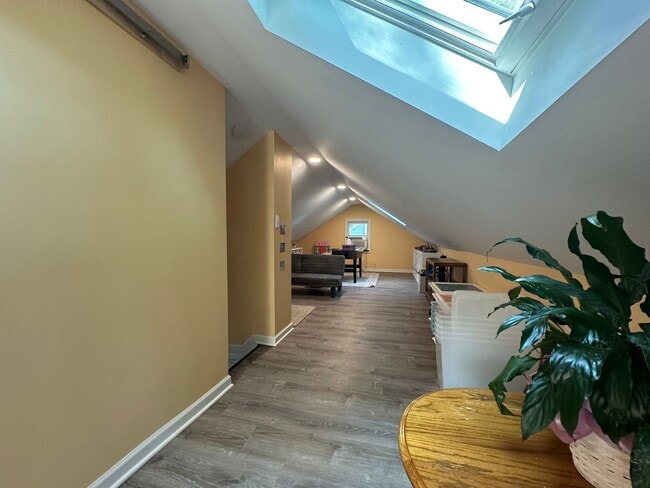 Building Photo - Single Family Home! 2 Bed 2 Bath $2250