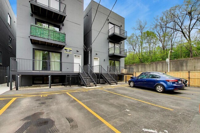 Building Photo - 3950 S Indiana Ave