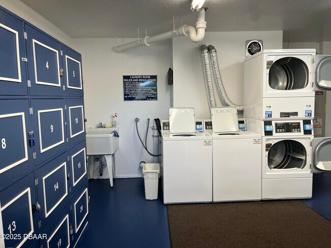 Building Photo - 1224 S Peninsula Dr