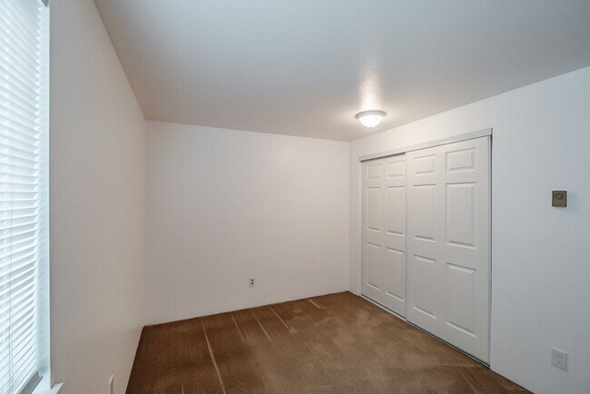 Building Photo - 415-01 Krasilovsky