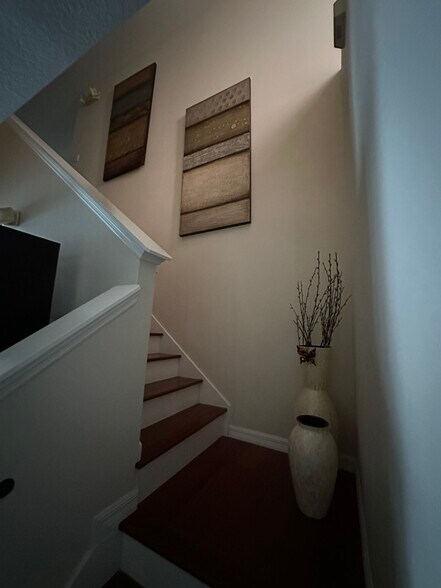 Building Photo - 246 Verdi St