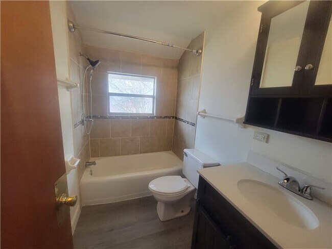 Building Photo - 1262 Zettler Rd