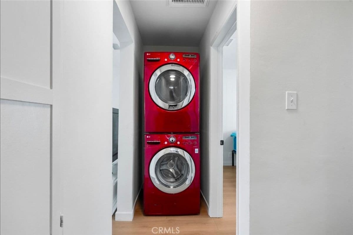 Building Photo - 765 E Silva St