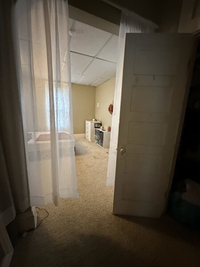 Building Photo - Nice 3 Bed 1 Bath near UWEC! Available Jun...