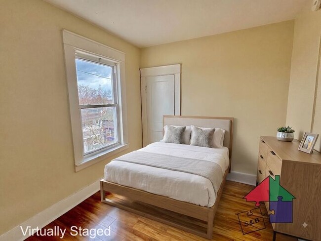 Building Photo - Amazing Two Bedroom in Burlington - $500 OFF FIRST MONTHS RENT WHEN YOU SIGN A LEASE BY 9/15!