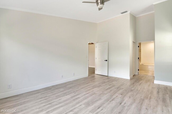 Building Photo - 3 br, 2 bath House - 1095 Roble Way