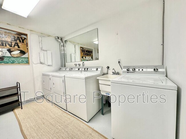 Building Photo - 325 5th Ave S