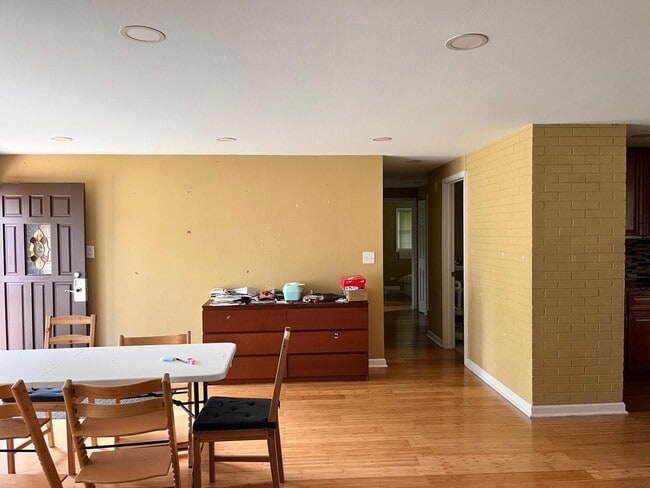 Building Photo - 236 Wellesley Ct