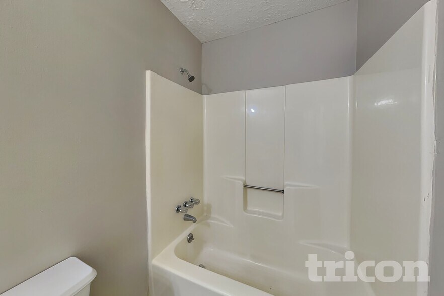 Building Photo - 1202 Holly Hills Dr SW