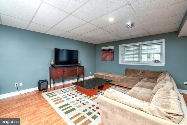 Building Photo - 86 Aqueduct Rd
