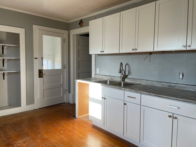 Building Photo - 314 Otter Ave