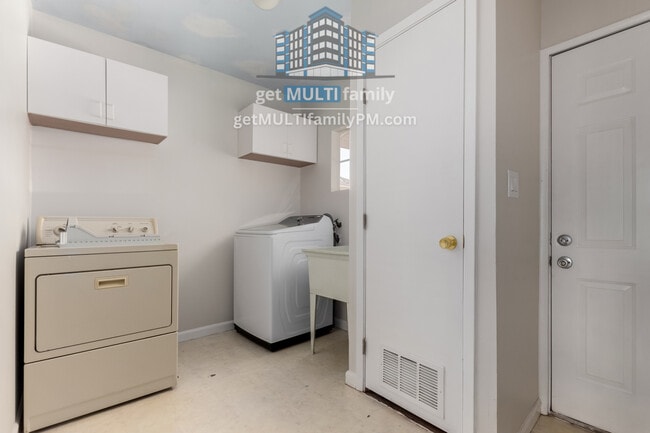 Building Photo - 2618 E Pierson St