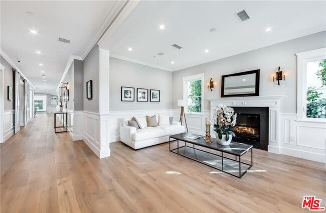 Building Photo - 4710 Noeline Ave