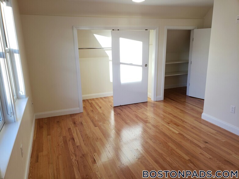 Building Photo - 96 Waumbeck St