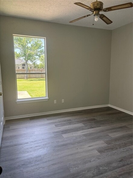 Building Photo - 211 Oaks Grande Dr