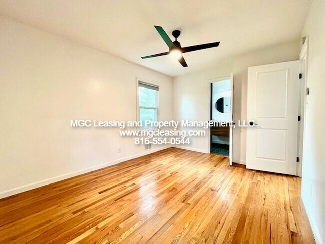 Building Photo - Unique Ranch Style Home Minutes From Downtown Lee's Summit