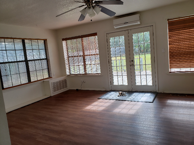 Building Photo - 106 W Silver Meadow Dr