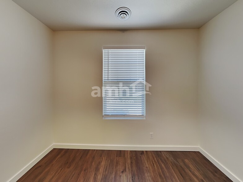 Building Photo - 19735 Susquehanna Way