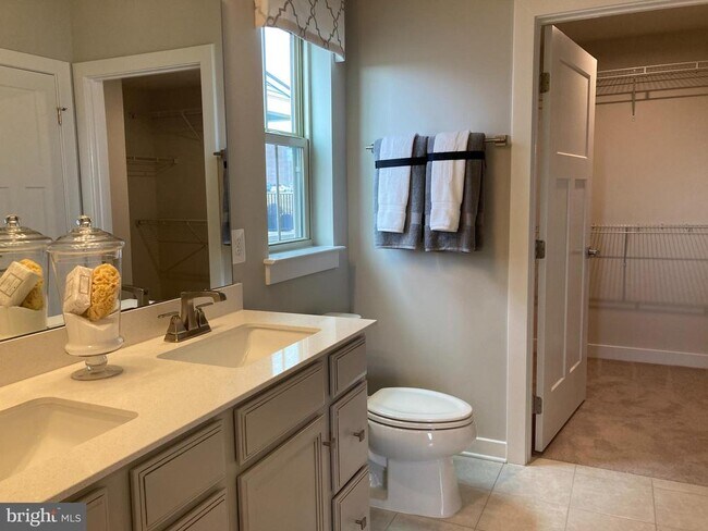 Building Photo - 7045 Eaglehead Dr