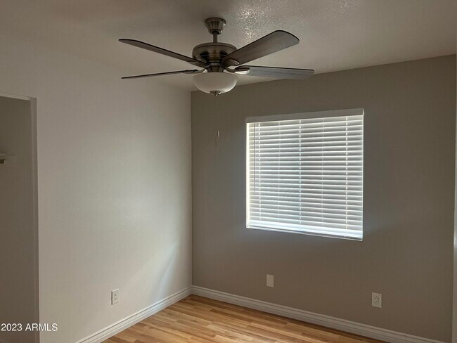 Building Photo - 1733 N La Rosa Dr