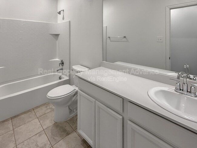 Building Photo - 579 White Water Dr