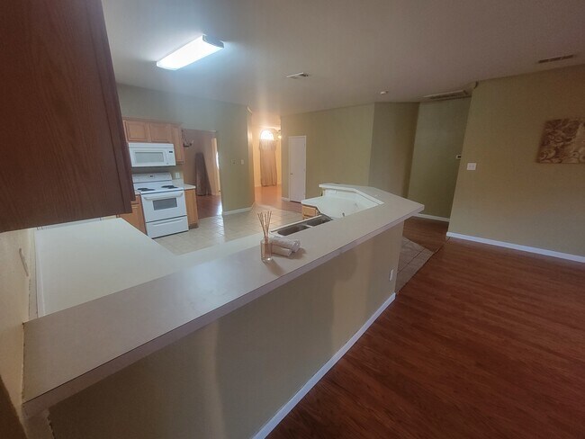 Building Photo - 1716 Country Crest Ln