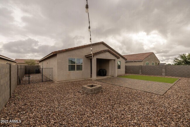 Building Photo - 36810 N Camarillo Dr