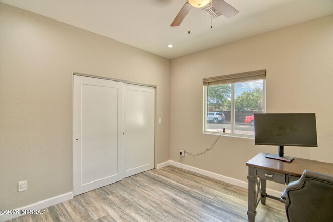 Building Photo - 3304 E Elida St