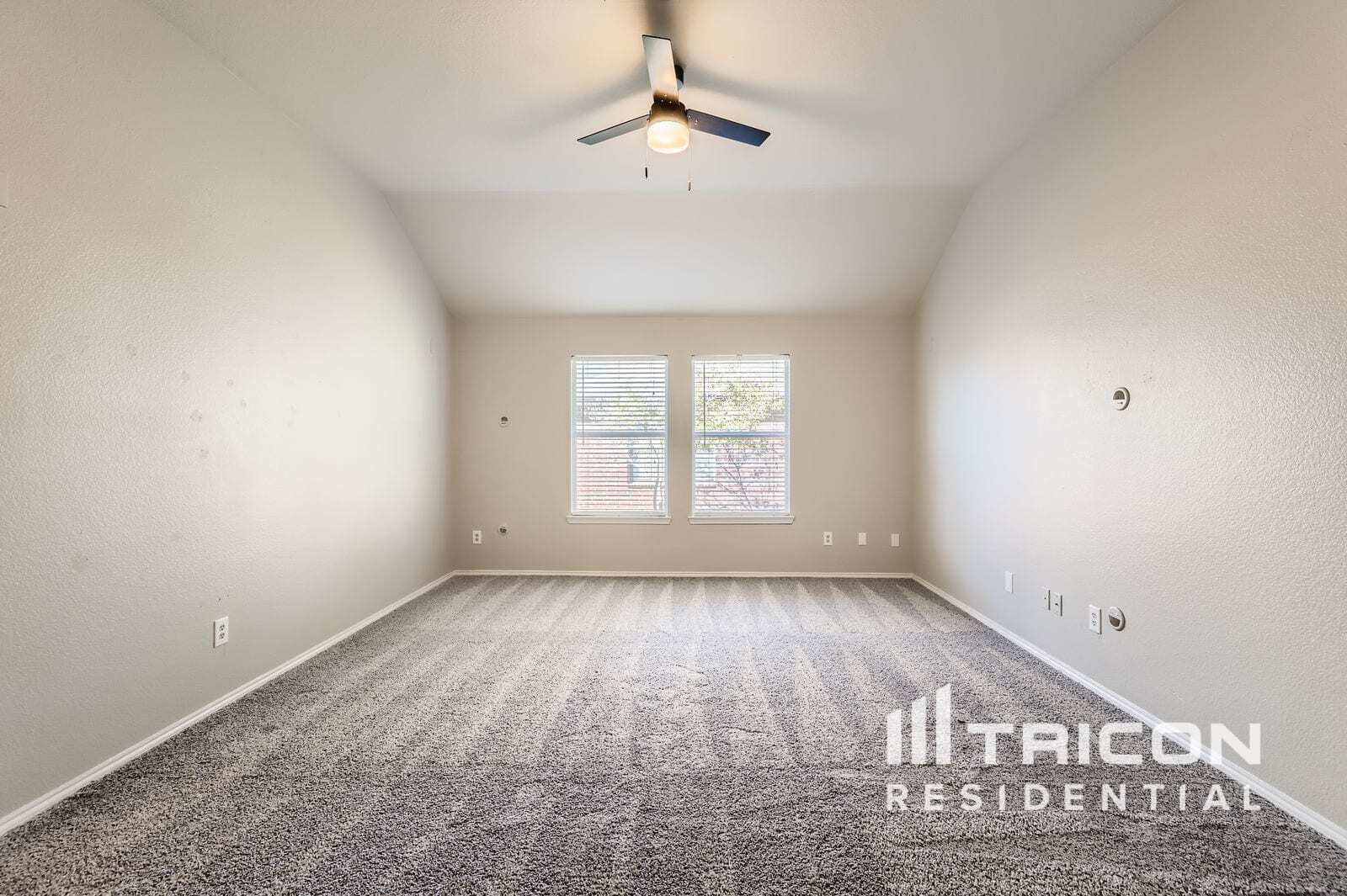 Building Photo - 522 Golden Bell Dr