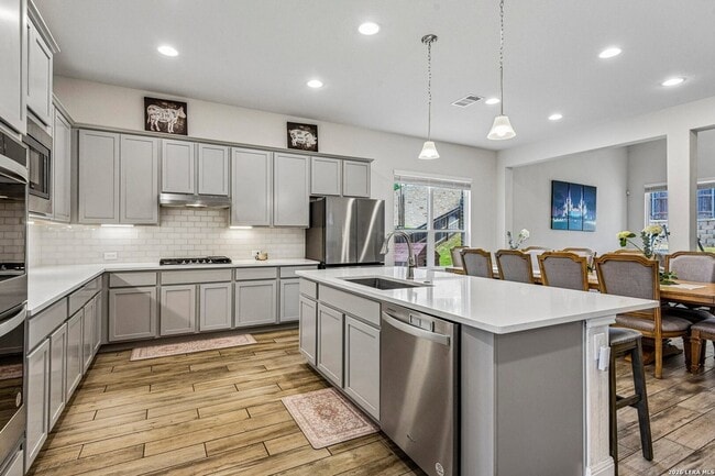 Building Photo - 1136 Aidenbaum