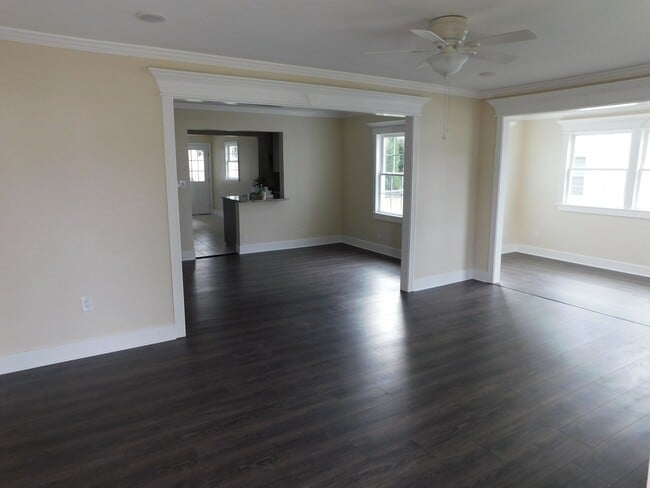 Building Photo - Completely Renovated 3 bed, 2bath home